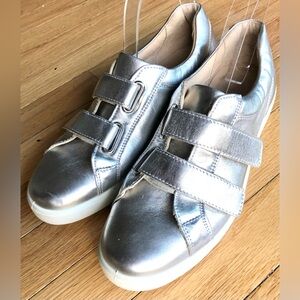 Hotter “Skip” sneakers leather silver size 9.5